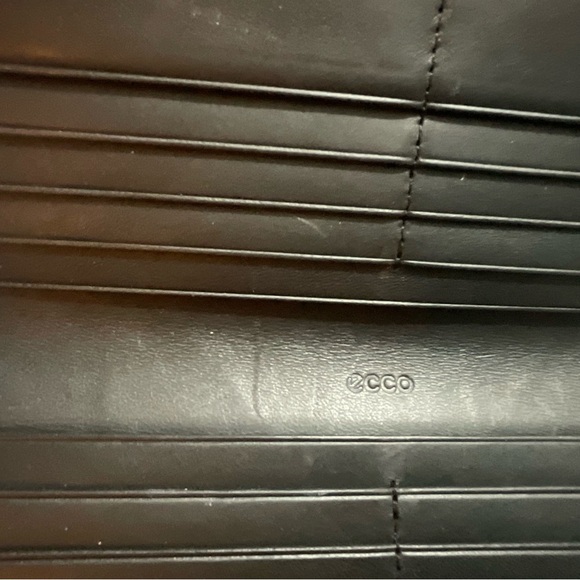 ECCO Geometrik Travel Black Wallet - Picture 3 of 6